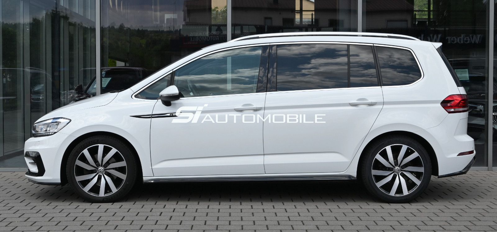 Fahrzeugabbildung Volkswagen Touran 2.0 TDI DSG R-Line °ACC°AHK°PANORAMA°KAM°