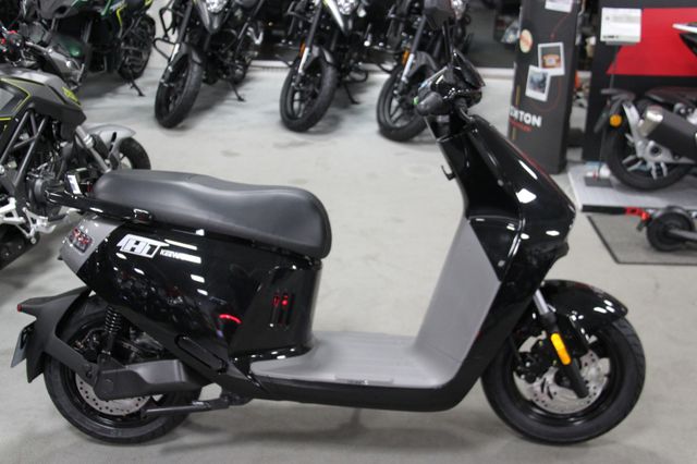 Keeway Blueshark E-Roller 57km Reichweite b. 45km/h!