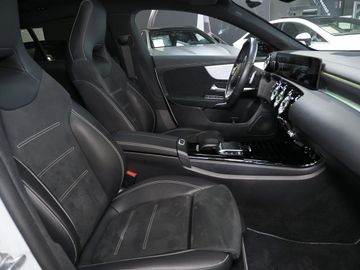Mercedes CLA 180 Shooting Brake - 12