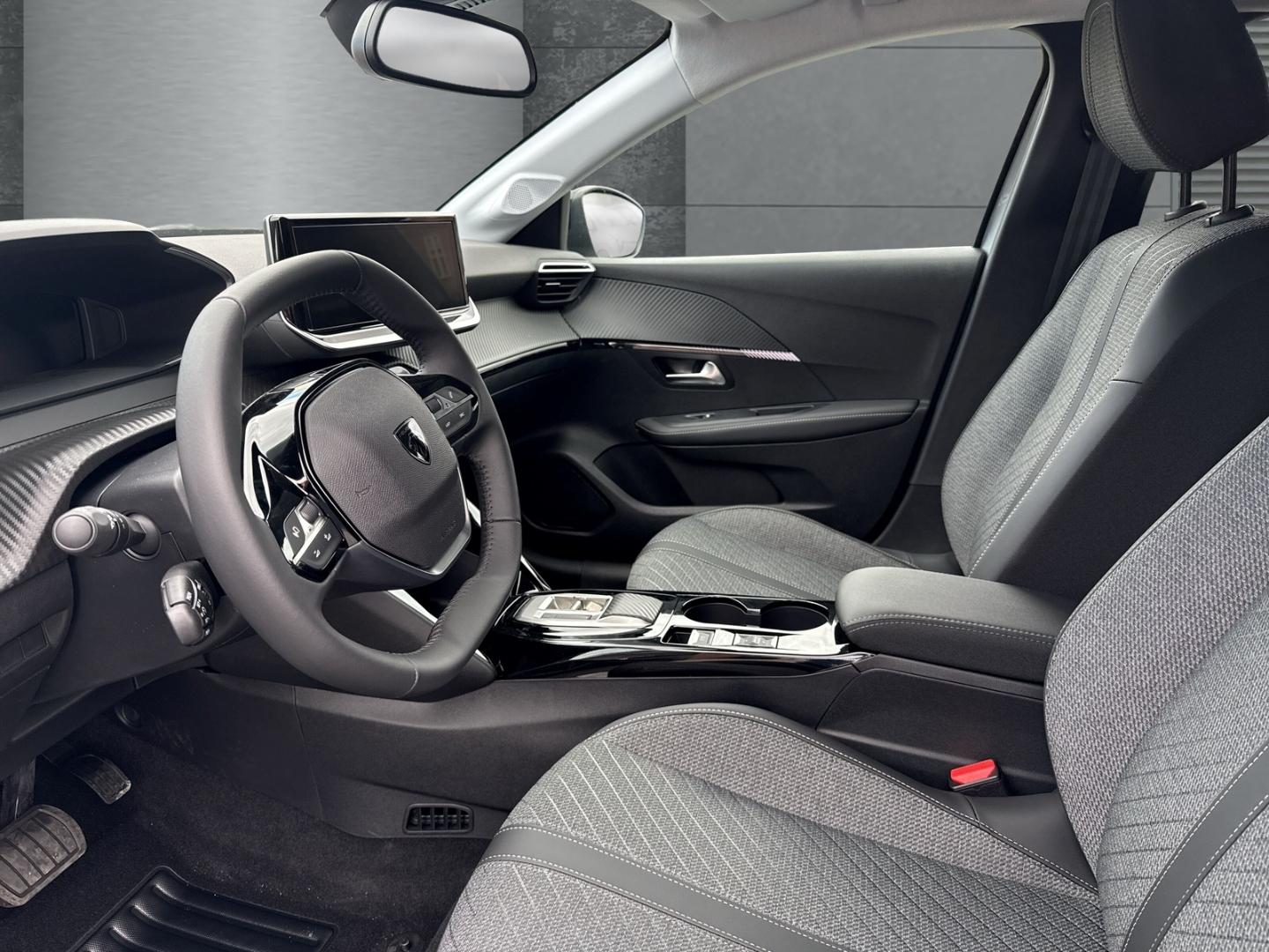Peugeot 208 Hybrid Allure 81kW AT Sicht-Navigations-Pake