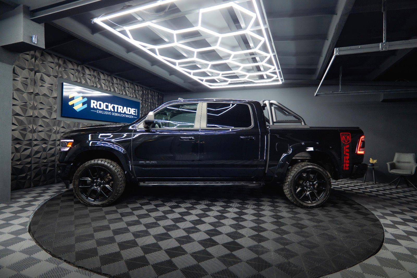 Fahrzeugabbildung Dodge RAM 5.7 V8 HEMI 4x4 NIGHT LARAMIE *Pano*22 Zoll*