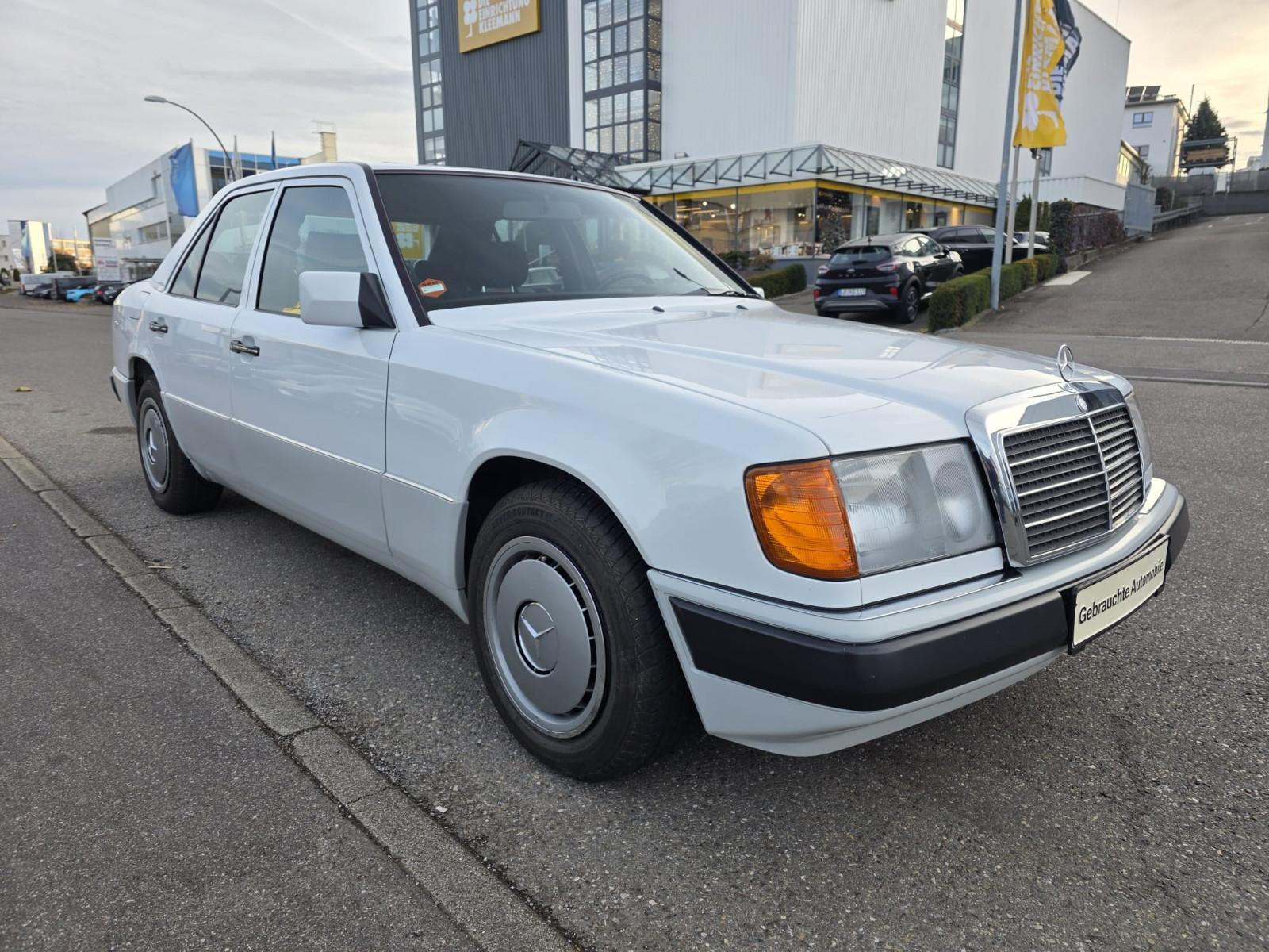 Mercedes-Benz W124- 200E*2.Hand*