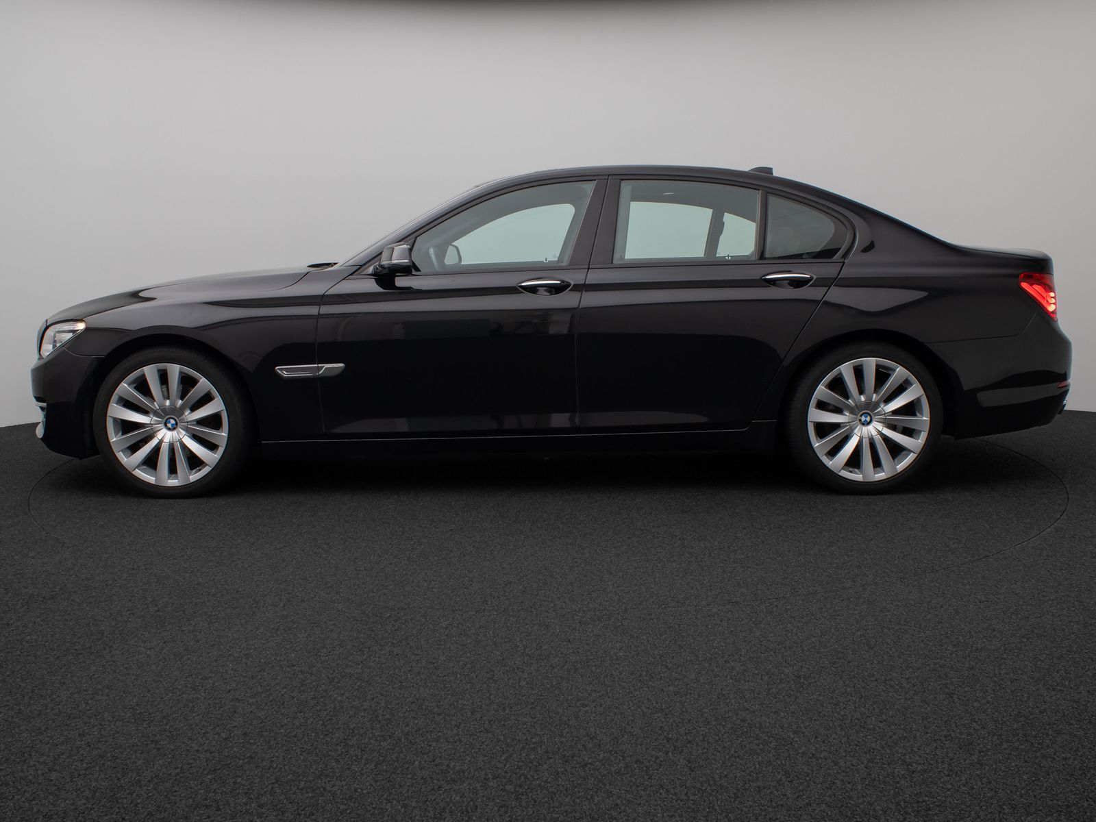Fahrzeugabbildung BMW 740d xD Glasdach Kamera HUD HiFi Lenkrhzg SoftCl