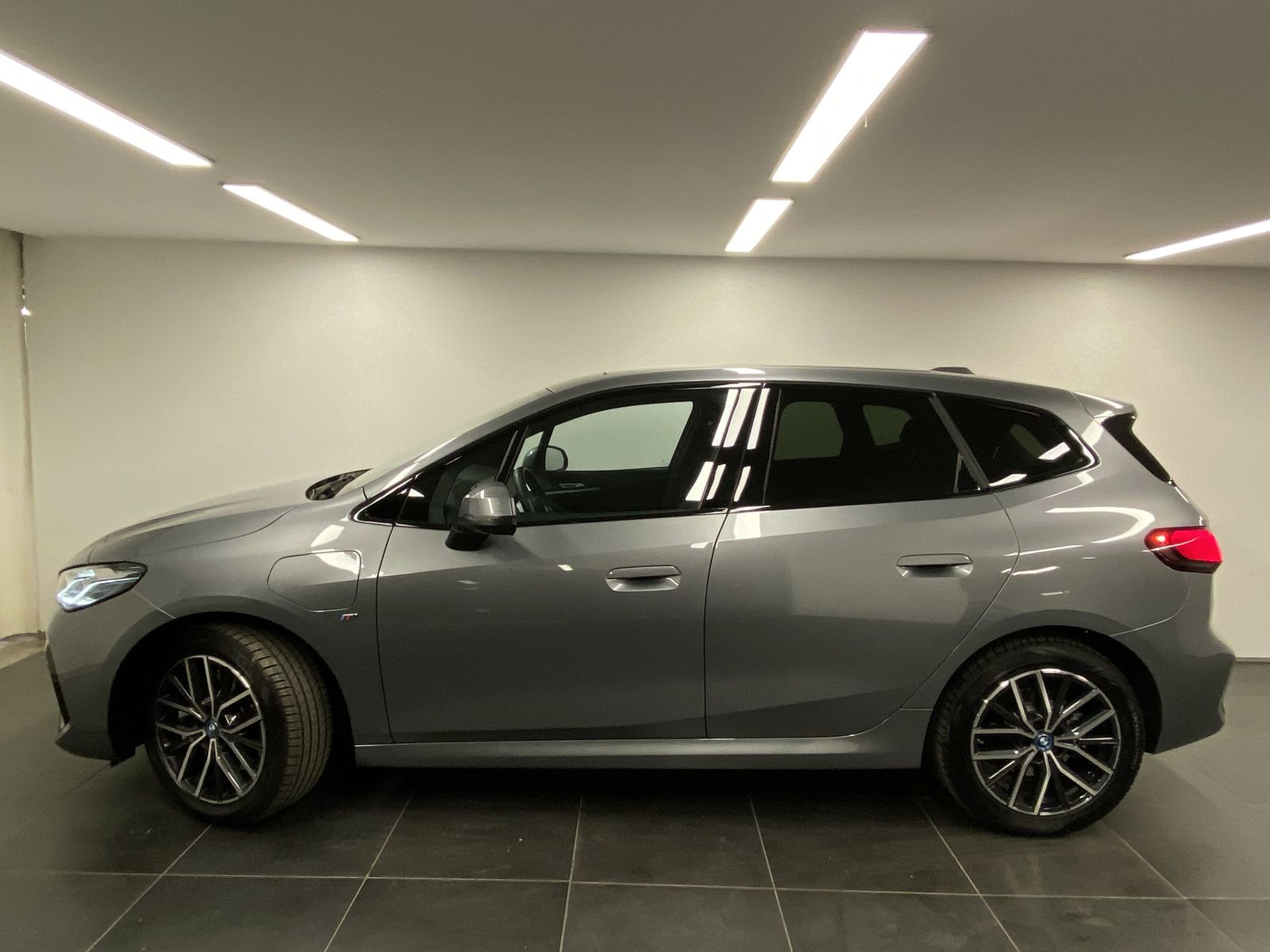 BMW 230e xDrive Active Tourer M Sportpaket DA. Prof. imagem 3