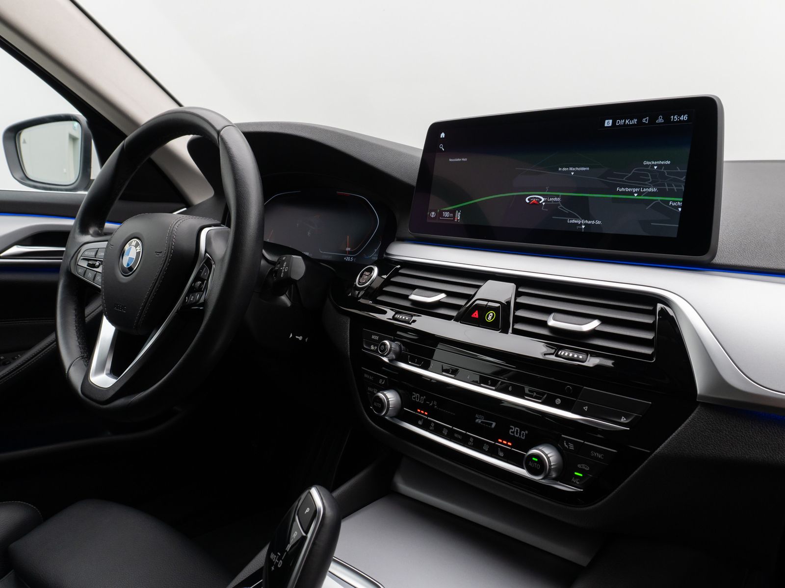 Fahrzeugabbildung BMW 530d Kamera HUD DAB Komfort Alarm Sport 19Zoll