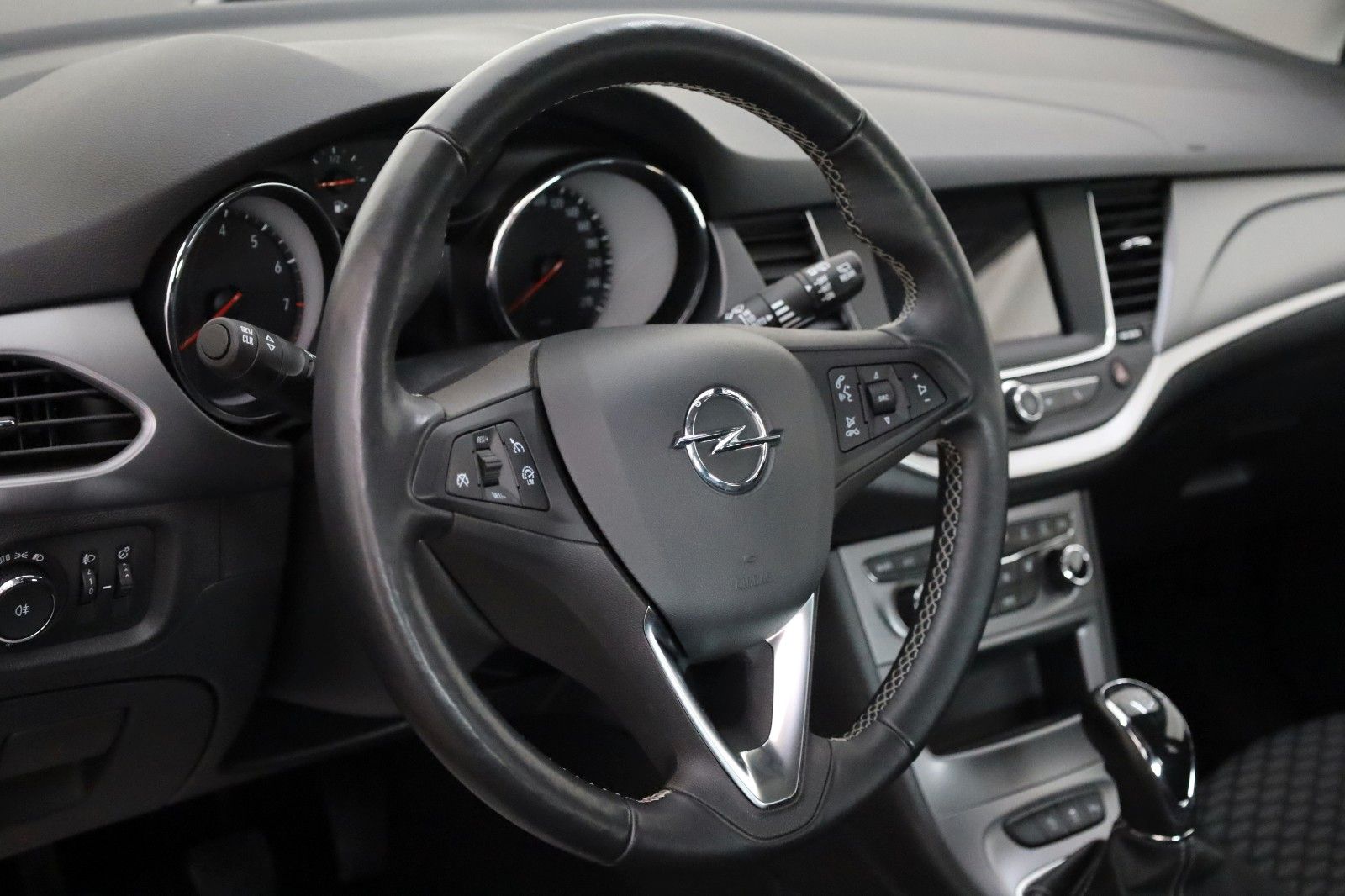 Fahrzeugabbildung Opel Astra K Lim. 5-trg. SH,PDC,Allwetterreifen