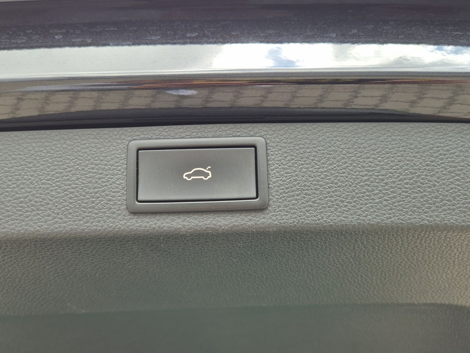Fahrzeugabbildung SKODA Karoq TSI Clever DSG LED AHK Navi VC ACC RFK SH