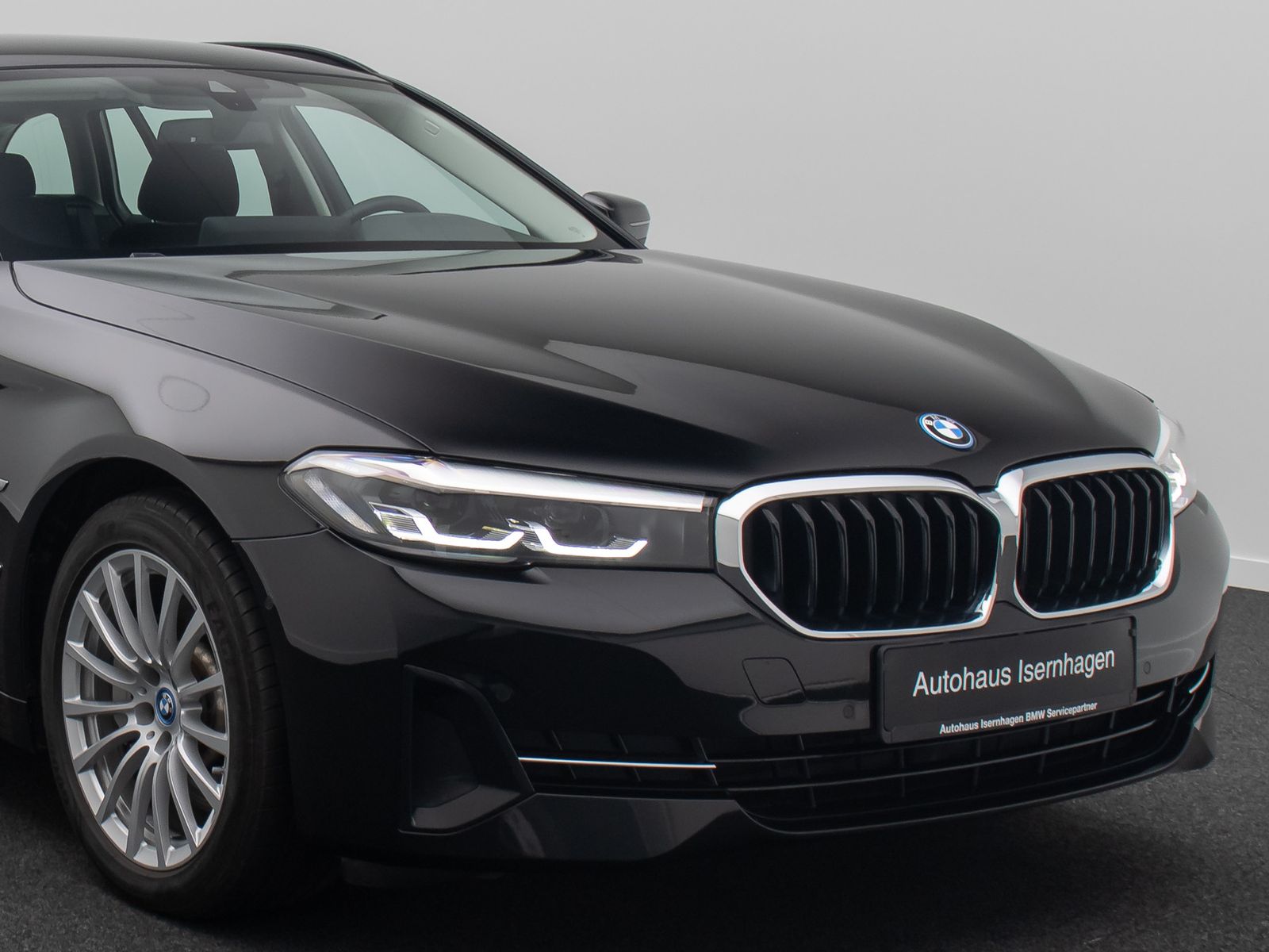 Fahrzeugabbildung BMW 520e GeschwindigReg DAB Kamera CockpitPro Alarm