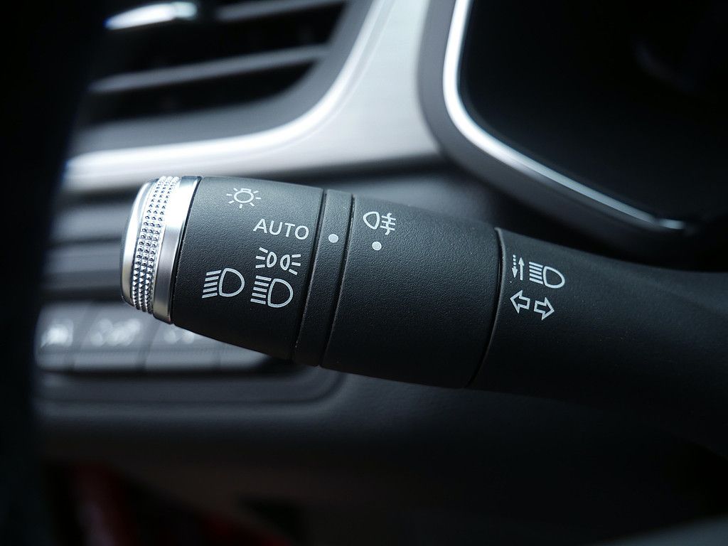 Fahrzeugabbildung Renault Captur Intens E-Tech Plug-In 160 KAMERA NAVI LED