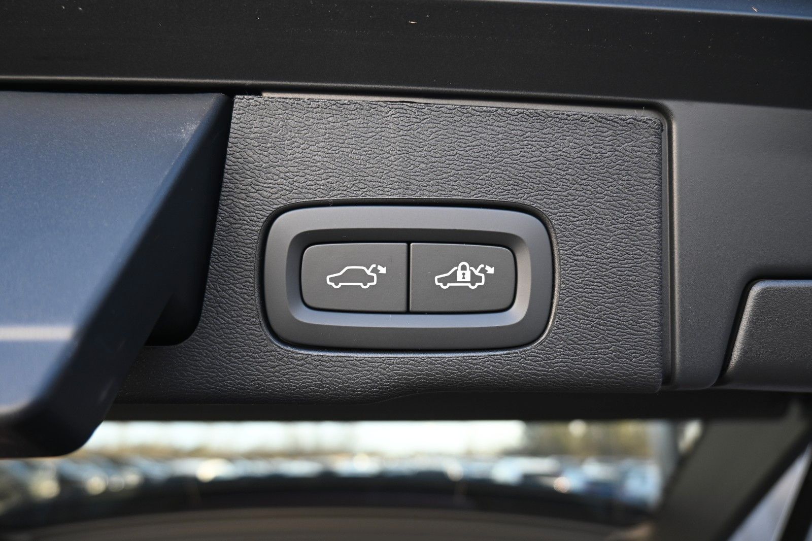 Fahrzeugabbildung Volvo XC60 B5 AWD Plus Dark*H&K*LUFT*360°* ACC*AHK