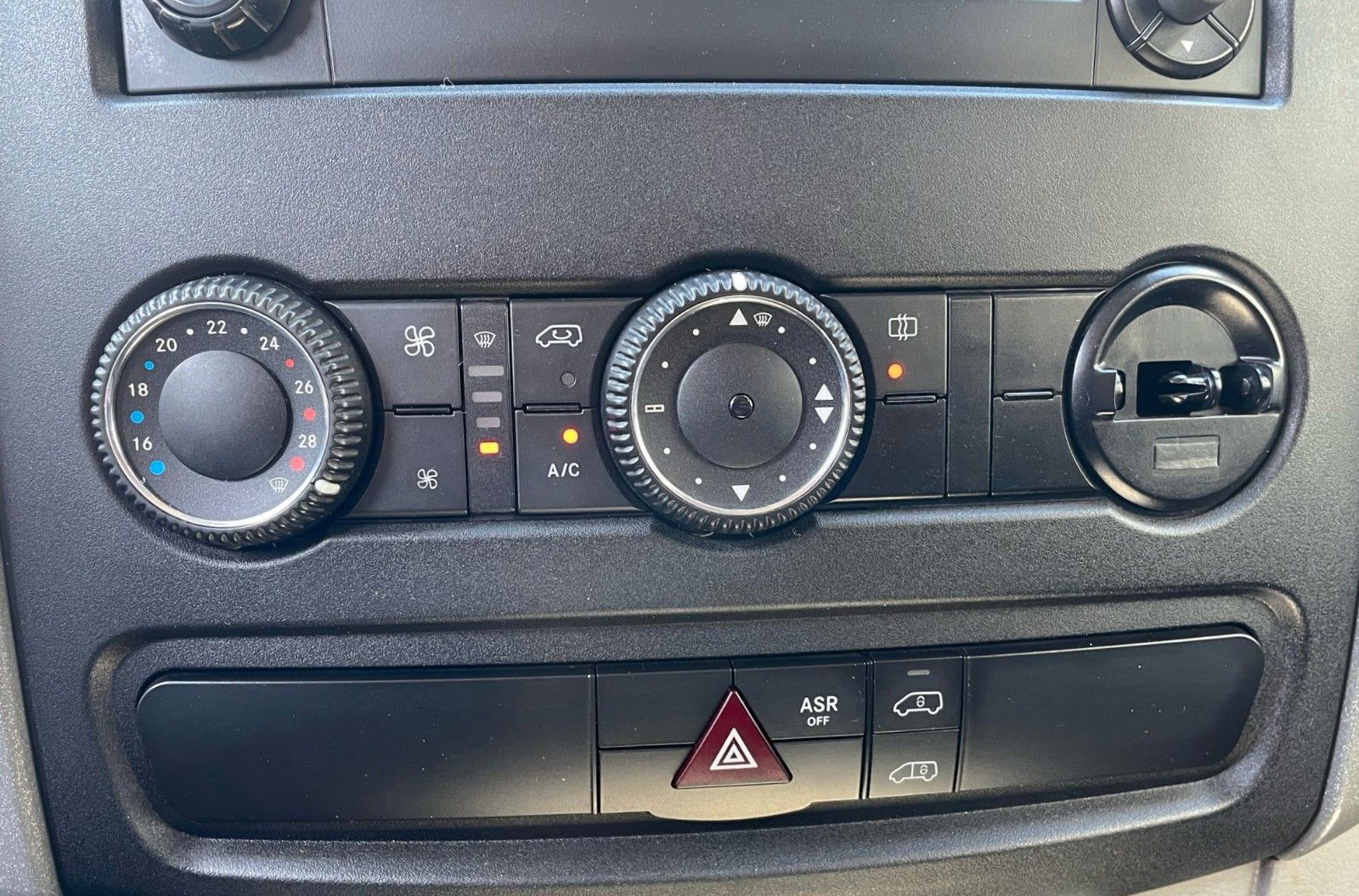Fahrzeugabbildung Mercedes-Benz Sprinter II DOKA 316 CDI MAXI KLIMA NAVI AHK 1Hd