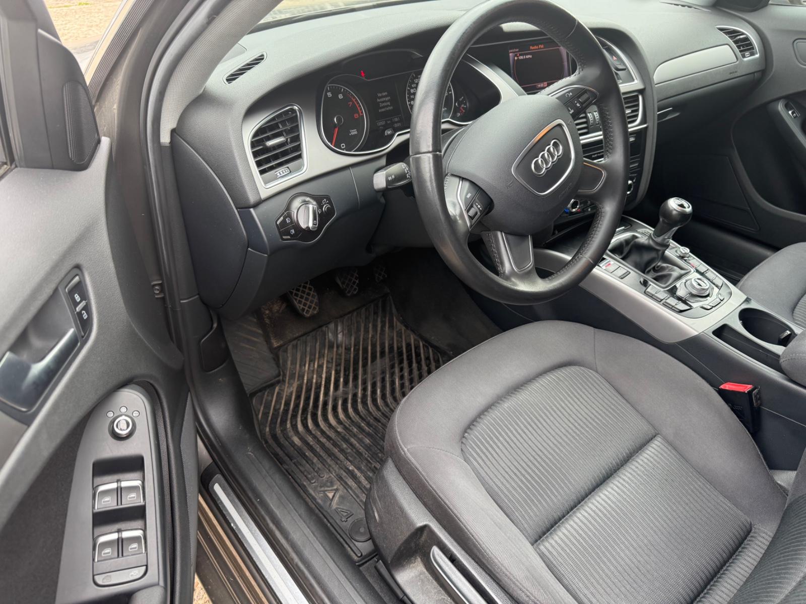 Audi A4 2013 — photo 9