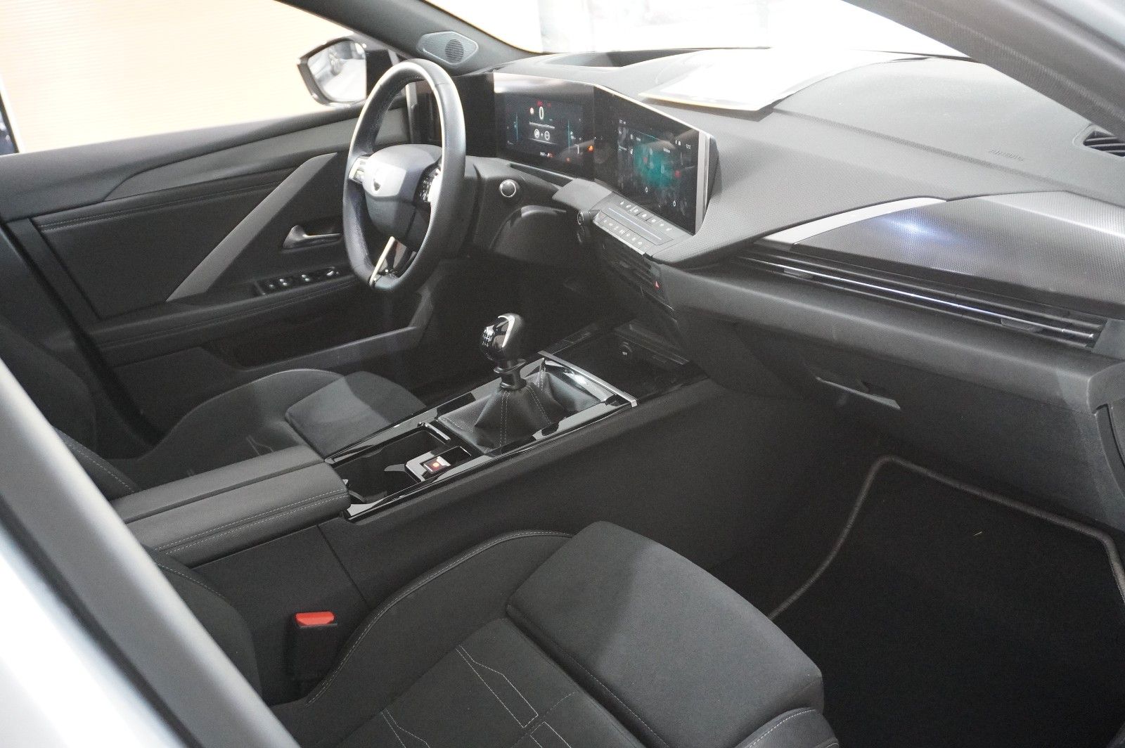 Fahrzeugabbildung Opel Astra L ST 1.2T GS SPORT NAVI/LED/360°/PANO/HUD