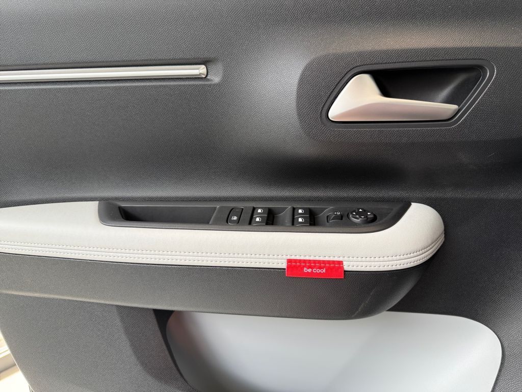 Fahrzeugabbildung Citroën e-C3 Aircross PLUS / Winter Paket