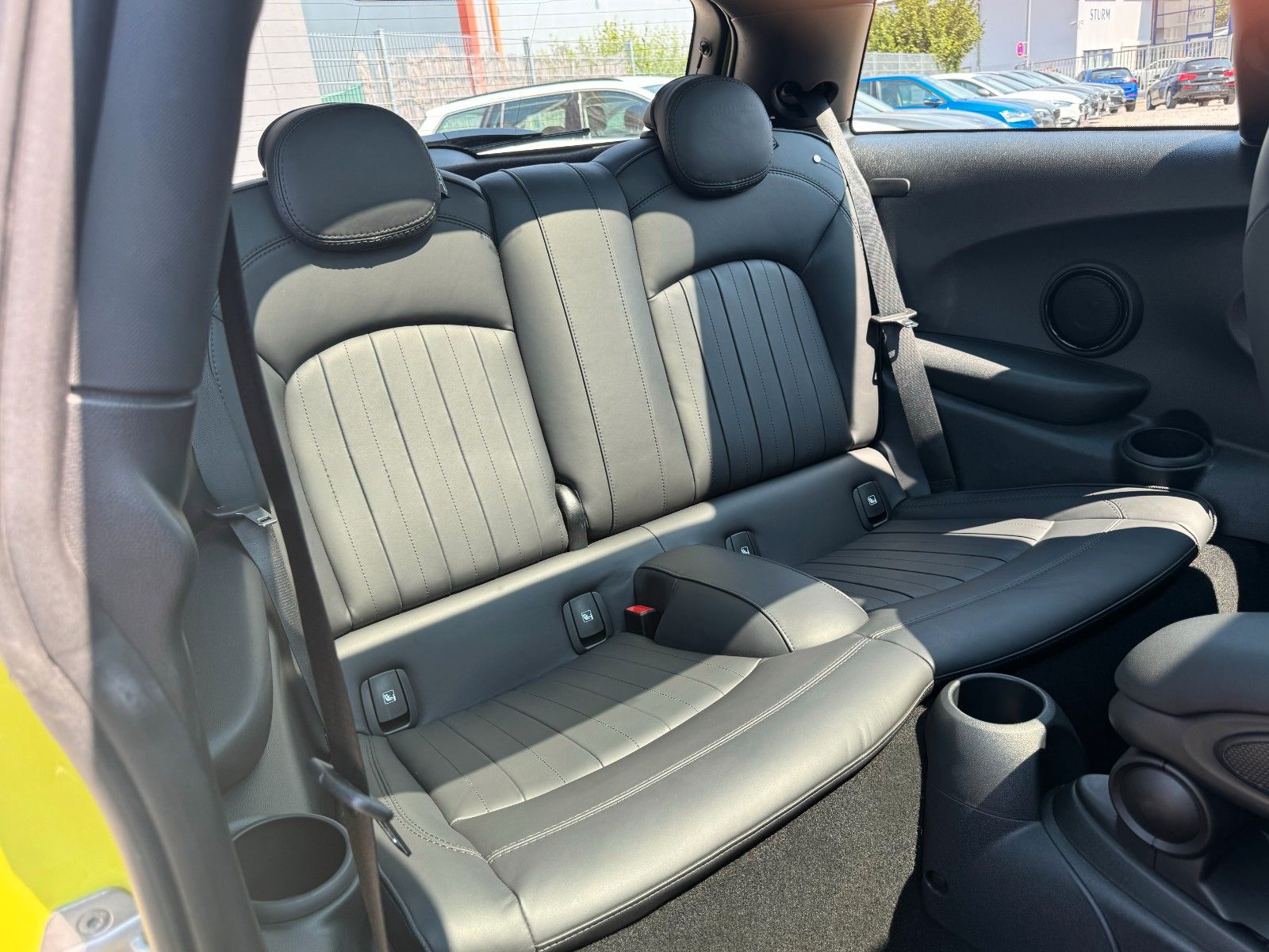 Fahrzeugabbildung MINI Cooper 1.5 JCW-Trim Panorama CarPlay DAB LHZ