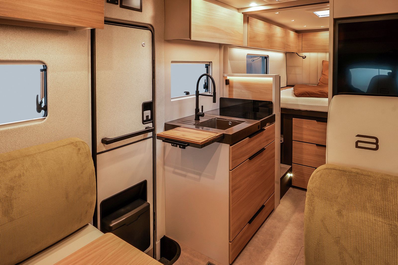 Fahrzeugabbildung Bürstner Signature SFT 7.1 - AHK - AUTOMATIK