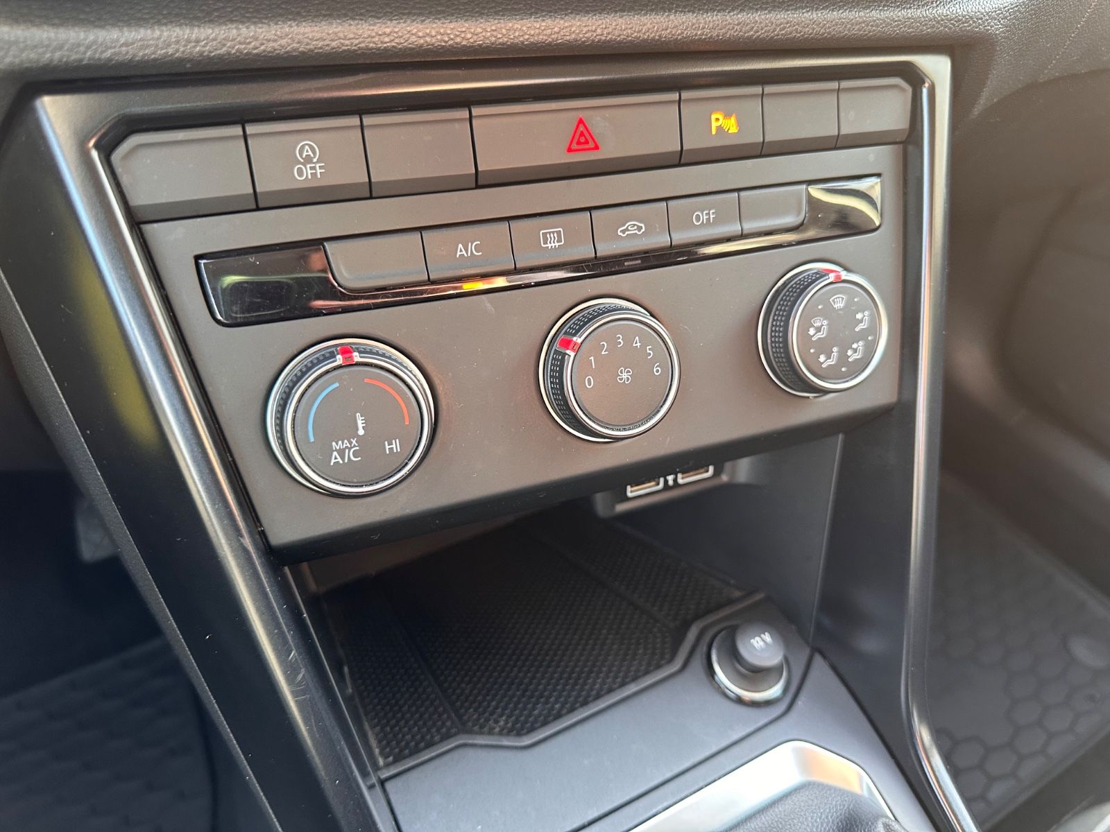 Fahrzeugabbildung Volkswagen T-Roc 1.0 TSI AHK/Navi/APP/PDC/GJR/LM 16"