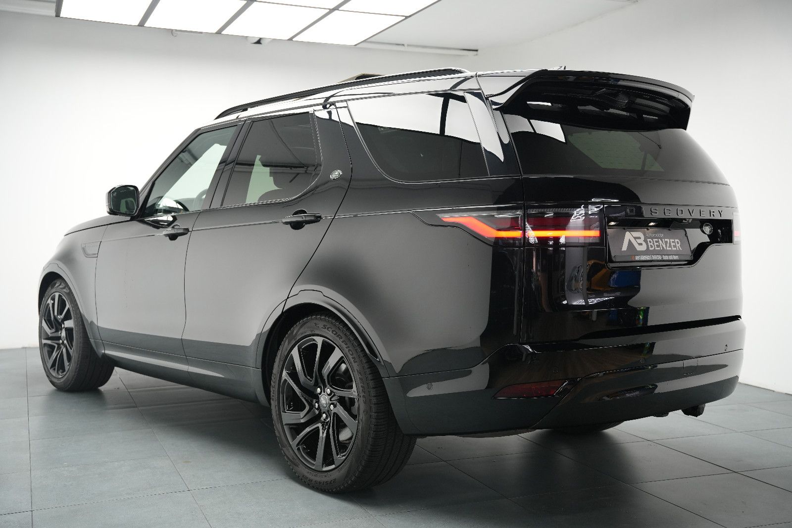 Fahrzeugabbildung Land Rover Discovery R-Dynamic AWD/7-SITZER/360'°Cam/AHK
