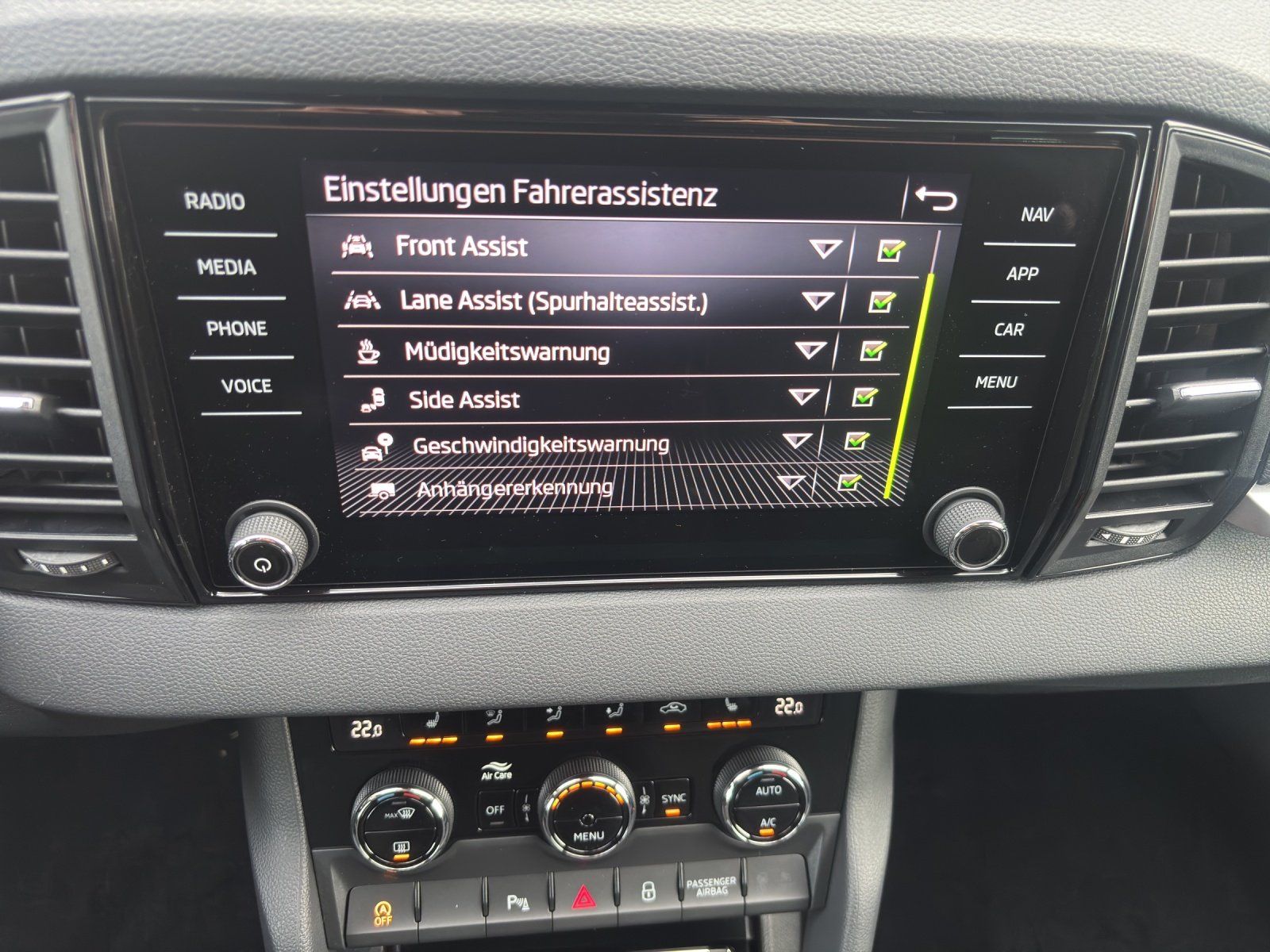 Fahrzeugabbildung SKODA Karoq Tour 1,5 TSI 110 kW DSG