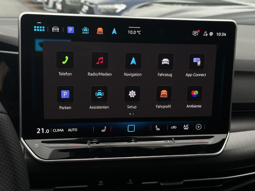 Fahrzeugabbildung Volkswagen Golf R-Line VIII R-Line,Soundsystem,Black Style