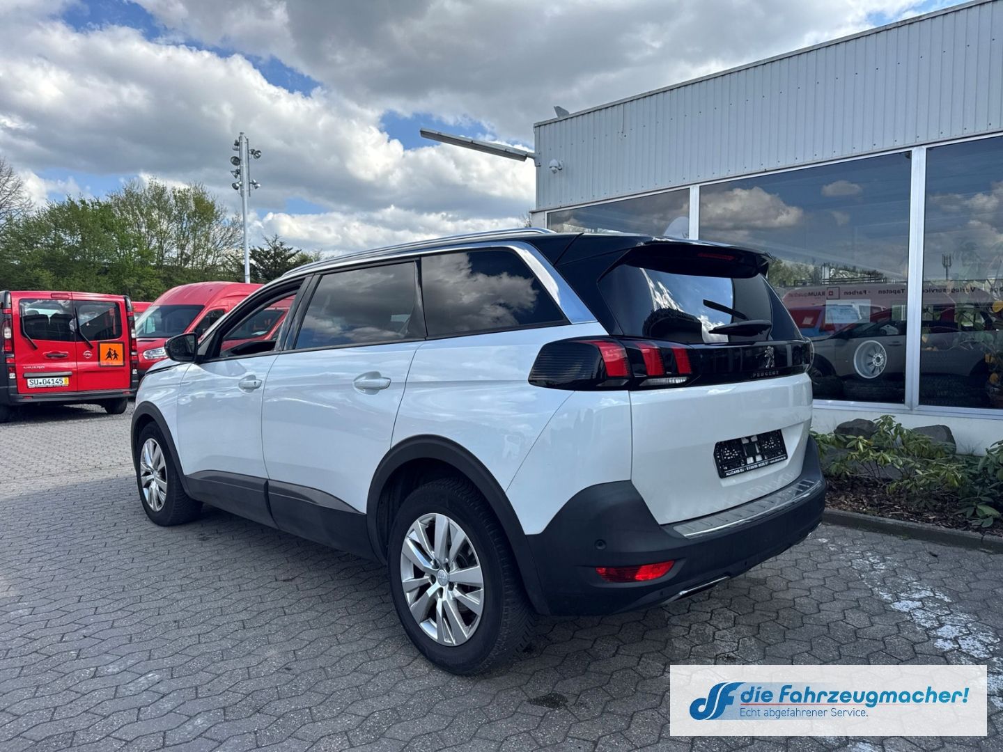 Fahrzeugabbildung Peugeot 5008 Active 1.2 PureTech 130 GETRIEBESCHADEN