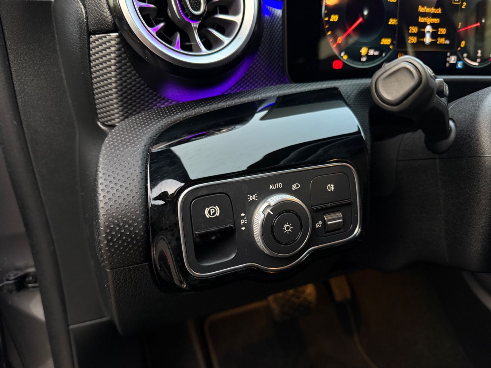 Fahrzeugabbildung Mercedes-Benz CLA 180 Shooting Brake/Allwetter/LED/Garantie