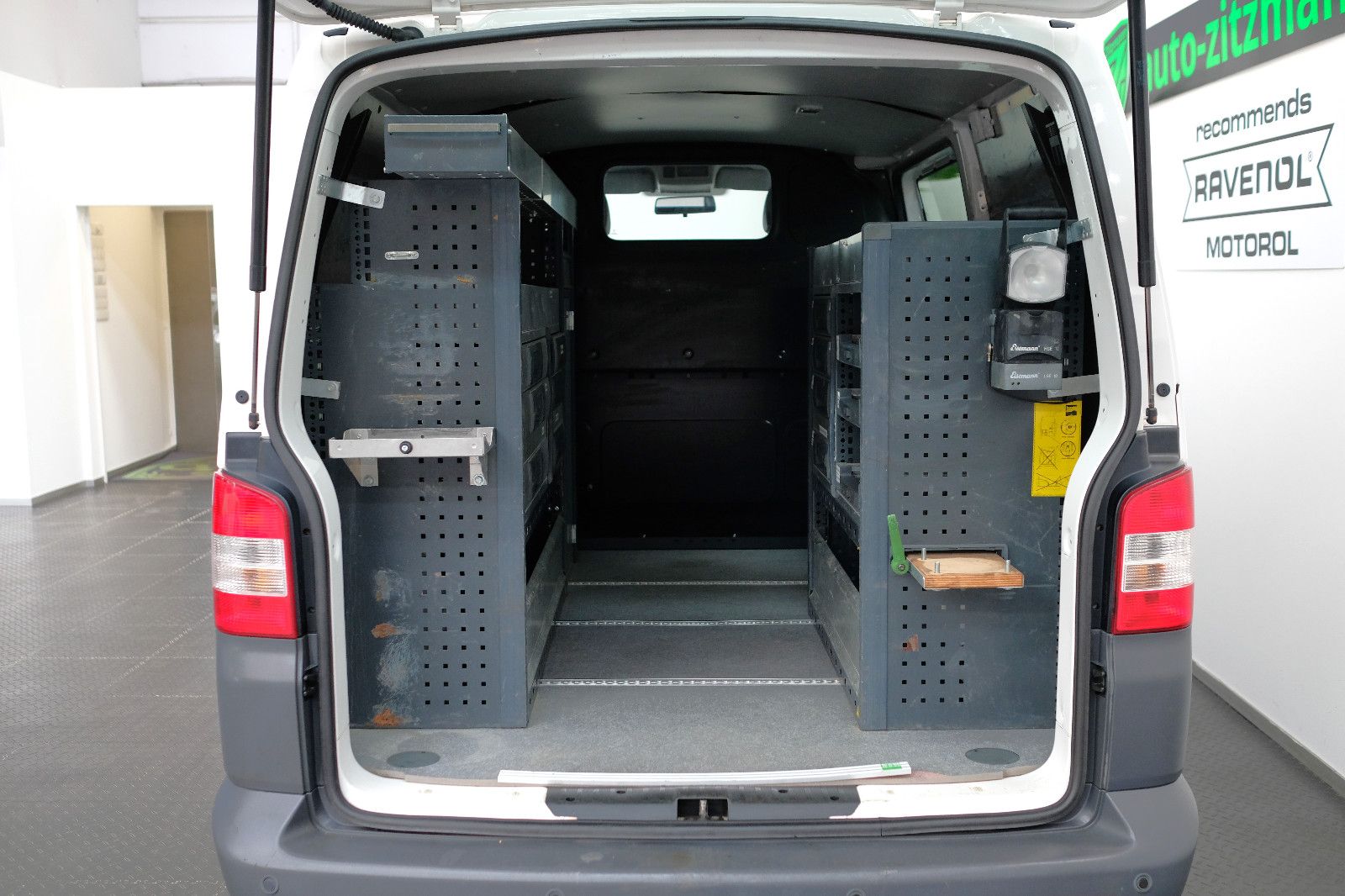 Fahrzeugabbildung Volkswagen T5 Transporter Kasten 4Motion AHK Standheizung