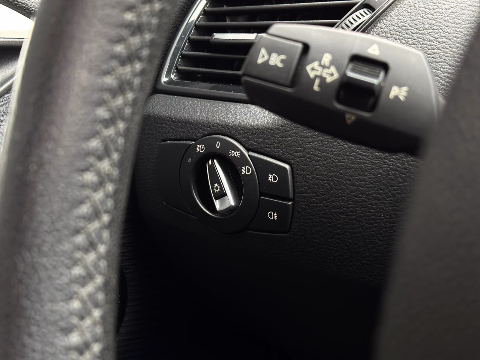 BMW X1 E84 sDrive18i 150 ch • BVA • Bi-Xénon • Sièges chauffants • Attelage