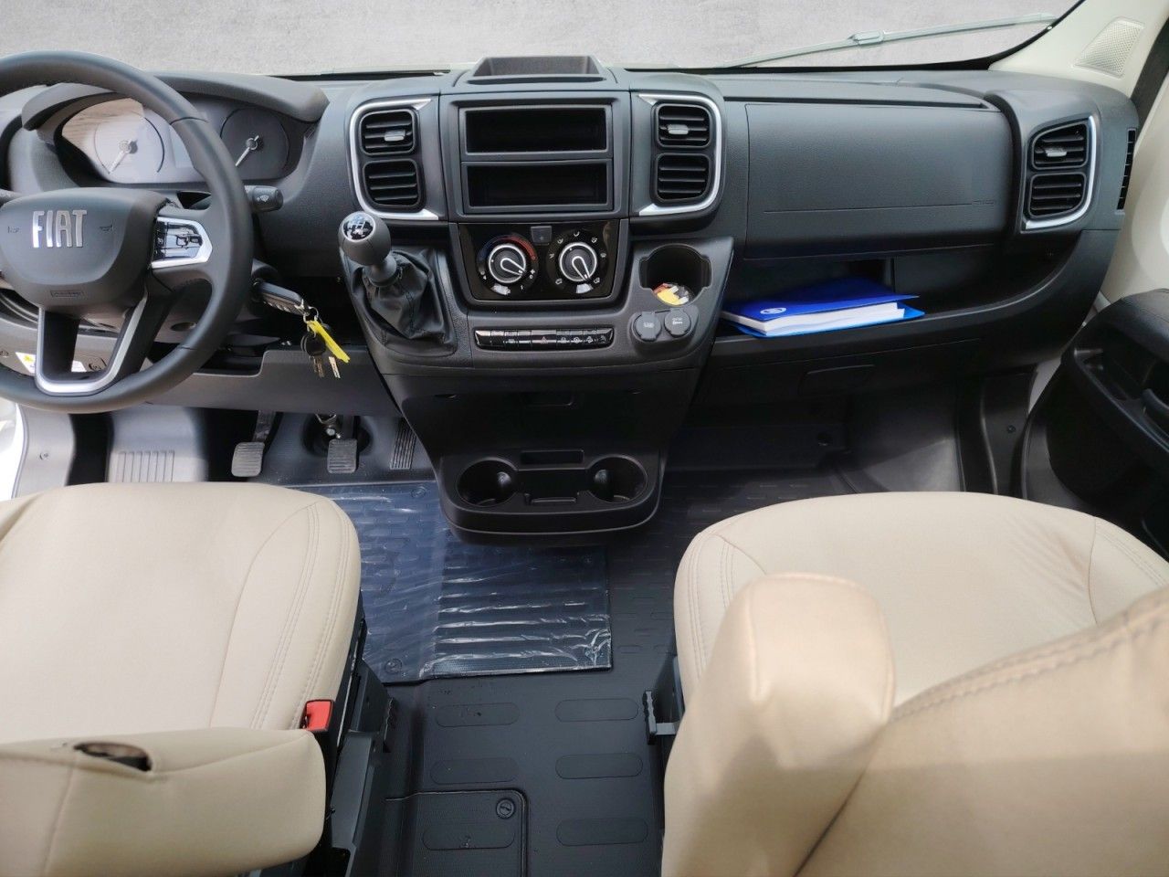 Fahrzeugabbildung LMC Innovan 603 Edition 70 Jahre Markise