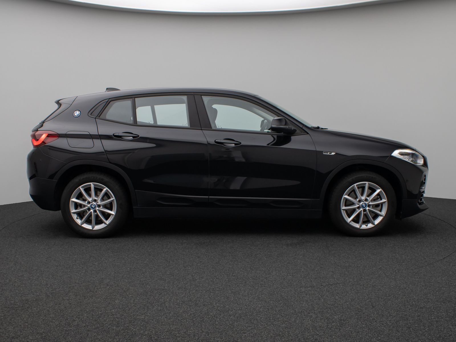 Fahrzeugabbildung BMW X2 xD25e Kamera DAB Lordos Geschwindigkeitsreg