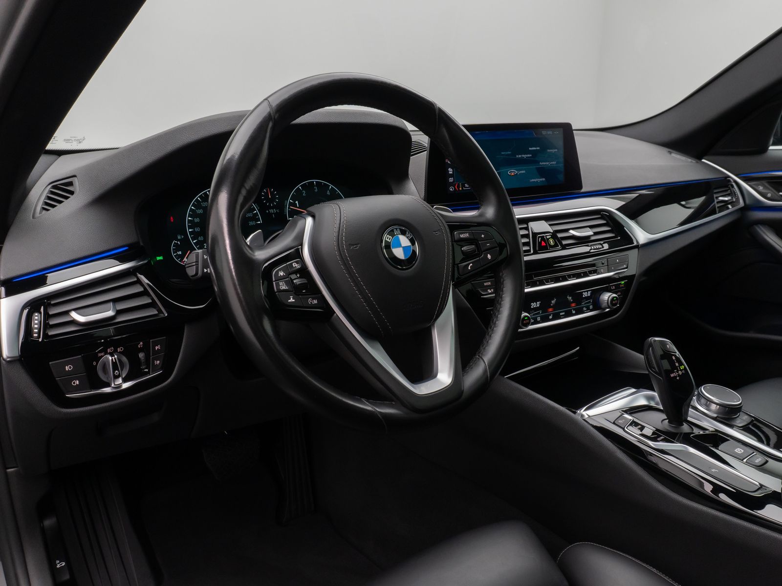 Fahrzeugabbildung BMW 540i xD SportLine Panorama HUD DAB HiFi 4xKlima