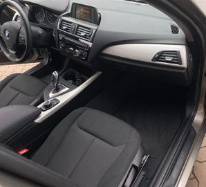 Bild 13 BMW 118 i Lim. Adv. *AT*SHZ*LED*KLIMAAUTO*PDC v+h*