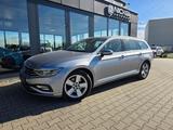 Volkswagen Passat Var. Elegance*Led*Kamera*Acc*AHK* - mit Diesel-Antrieb: Induktionsladefunktion