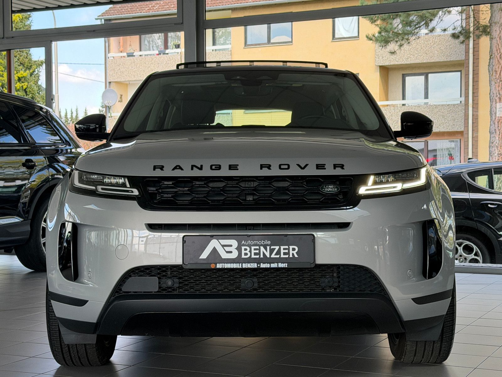 Fahrzeugabbildung Land Rover Range Rover Evoque SE Hybrid /PANO/MERIDIAN/