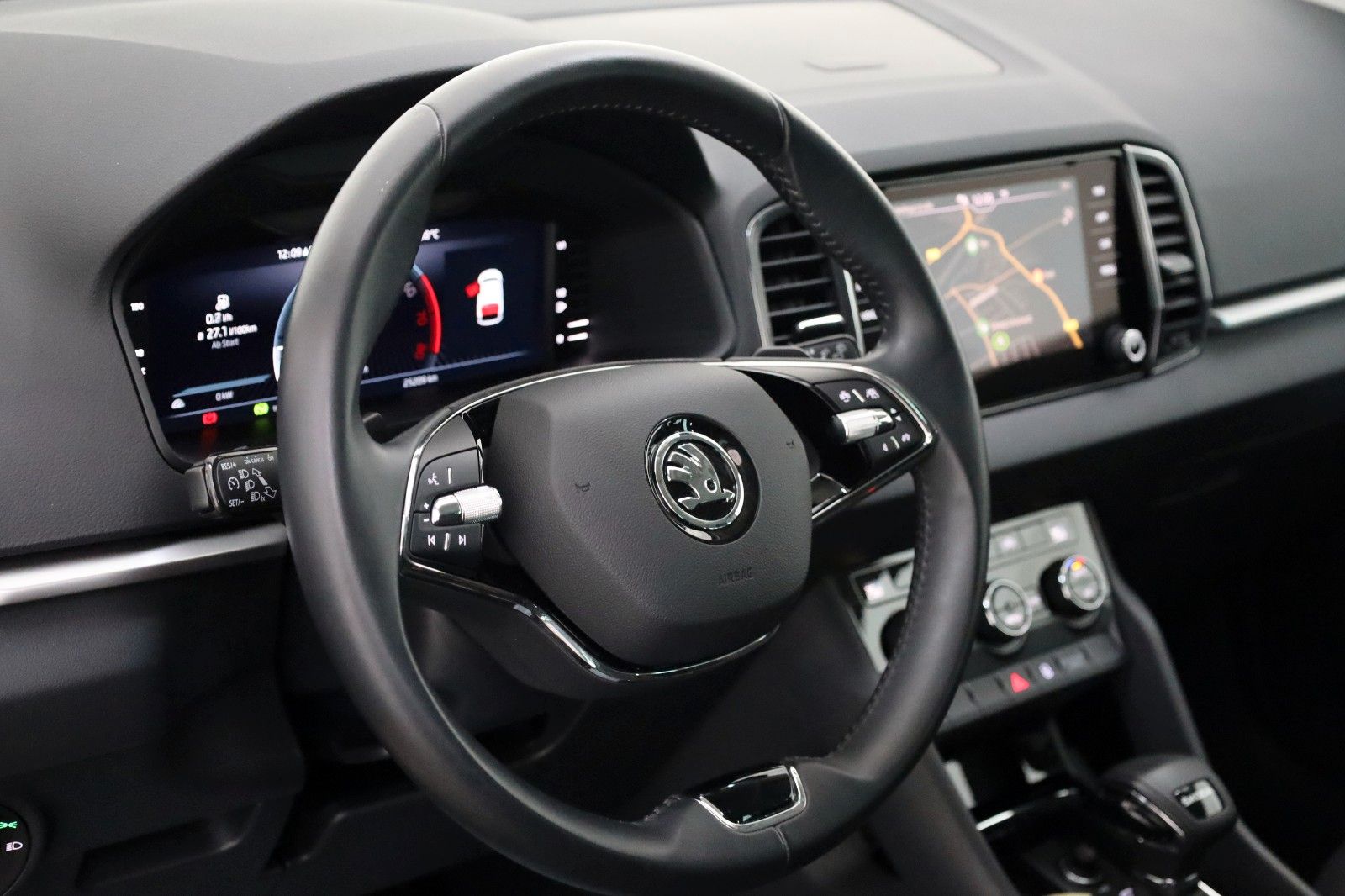 Fahrzeugabbildung SKODA Karoq Ambition,Navi,PDc,8 fach Alräder!