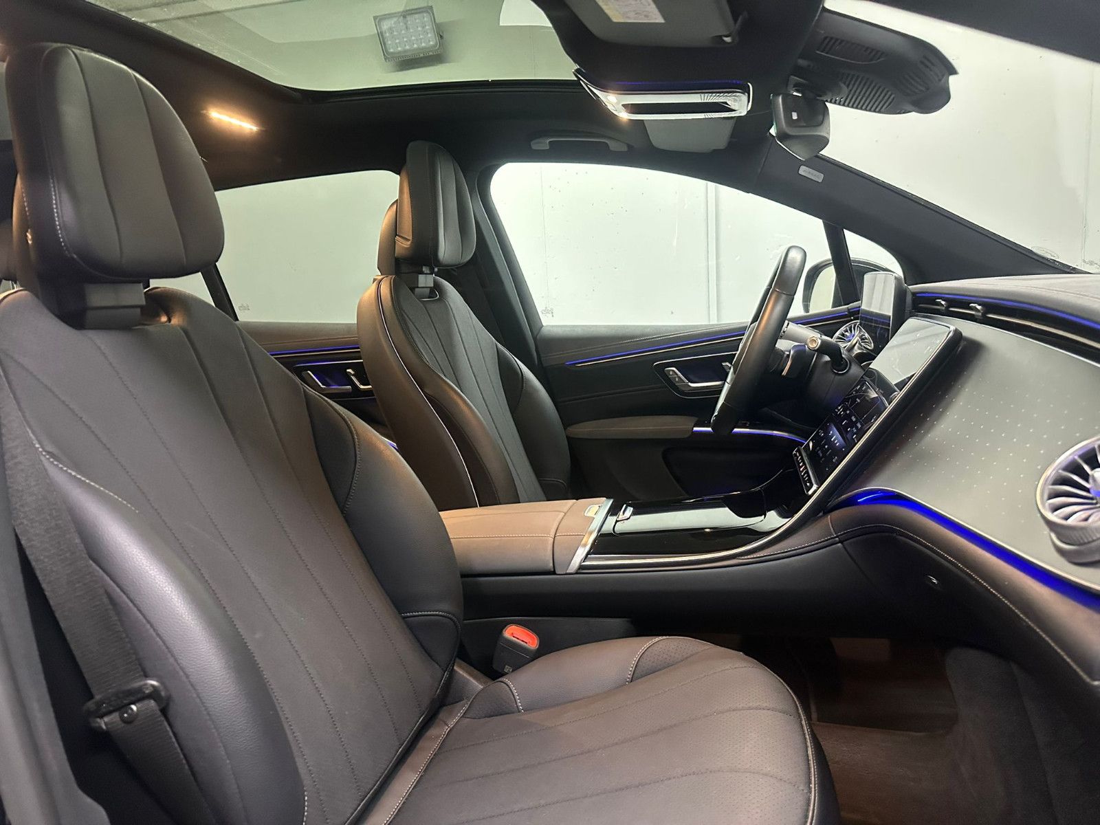 Fahrzeugabbildung Mercedes-Benz EQS 450 SUV *PANORAMA*KEYGO*7 SITZER*