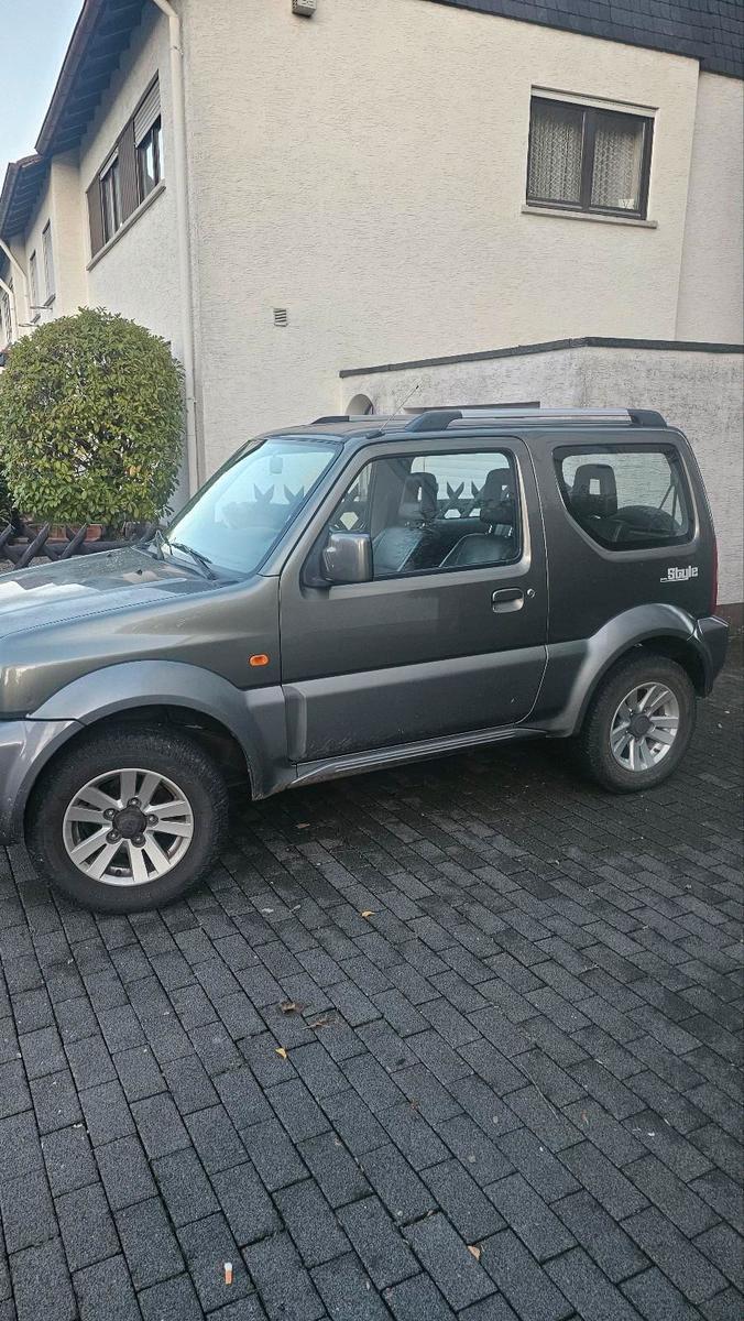 Suzuki Jimny 2009 — rear view