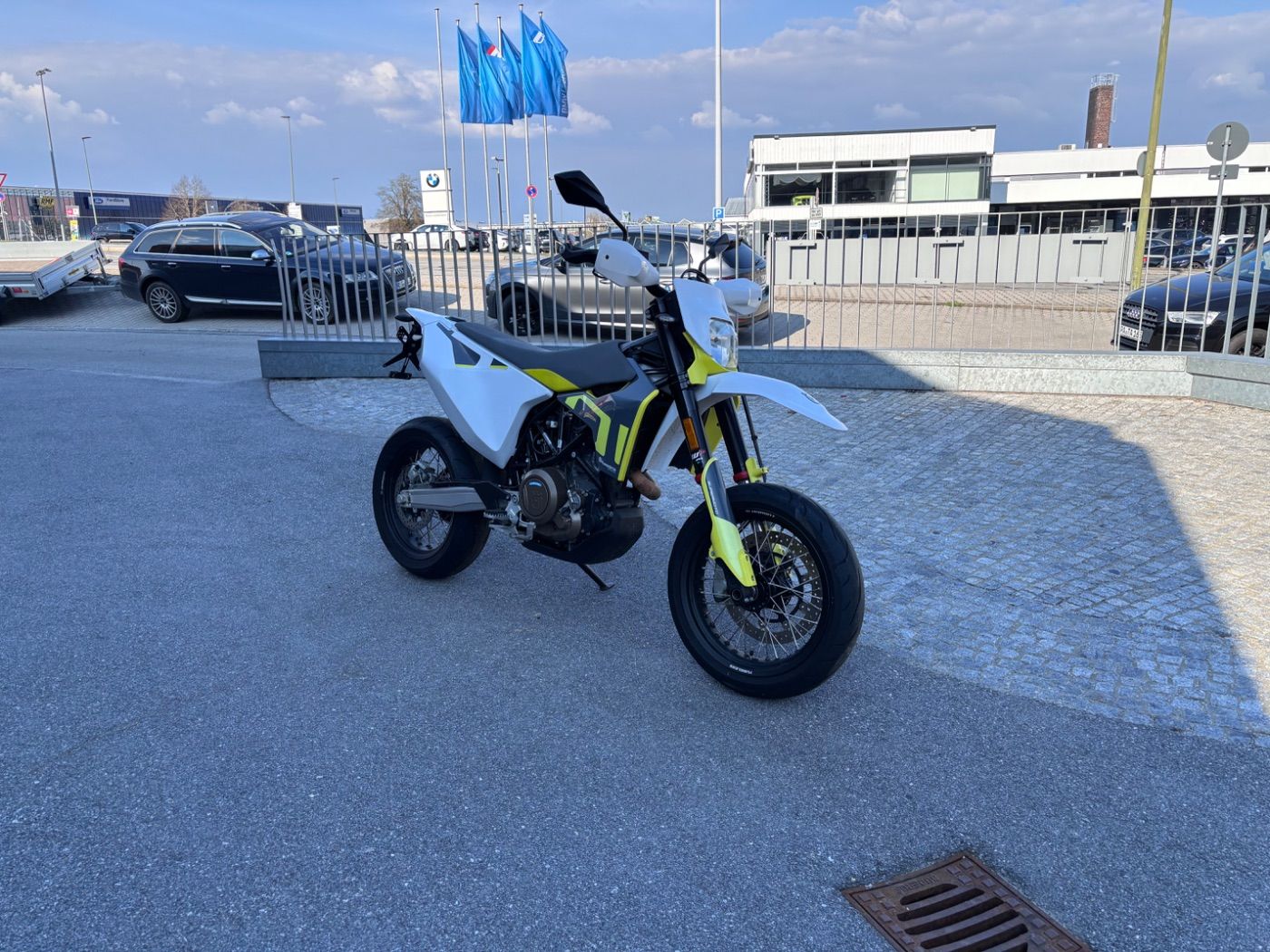 Fahrzeugabbildung Husqvarna 701 Supermoto , Kurzer KZH,
