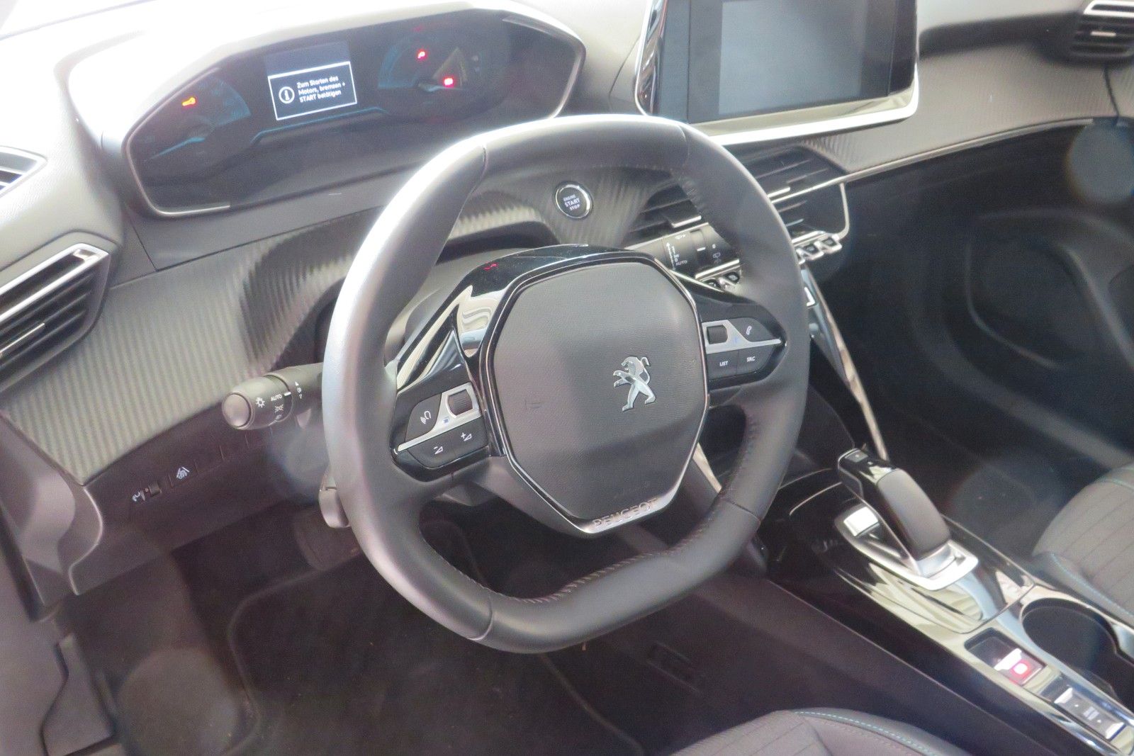 Fahrzeugabbildung Peugeot 2008-E ALLURE APP-CONNECT PDC GRA TELVOR 1.Hd