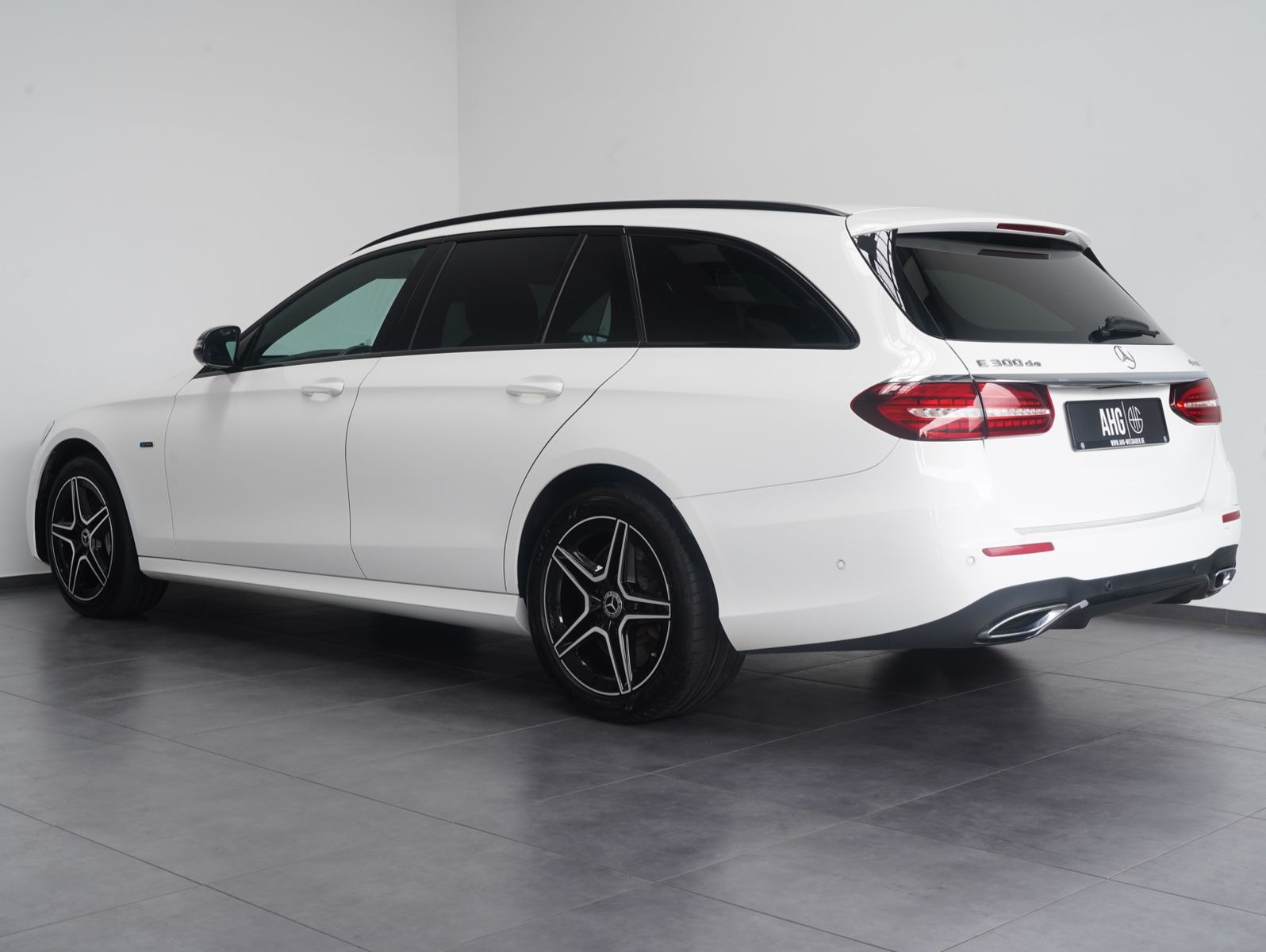 Fahrzeugabbildung Mercedes-Benz E 300 de T 4Matic AMG Line DISTRONIC/BURMESTER
