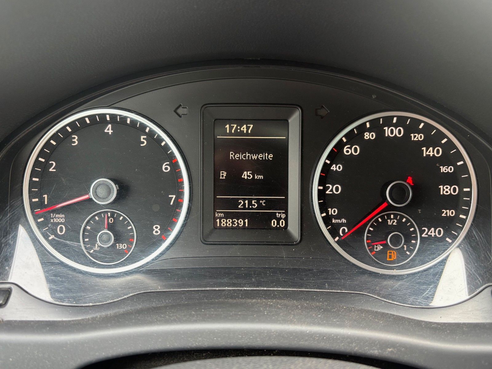 Fahrzeugabbildung Volkswagen Tiguan 1.4 TSI Team BMT Sportsitze 17" LMR AHK