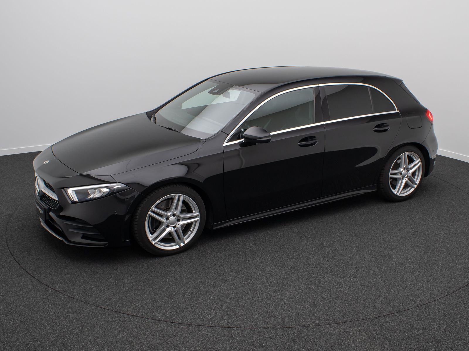 Fahrzeugabbildung Mercedes-Benz A250 AMG Line Kamera AHK Alarm Sportsitz 18Zoll