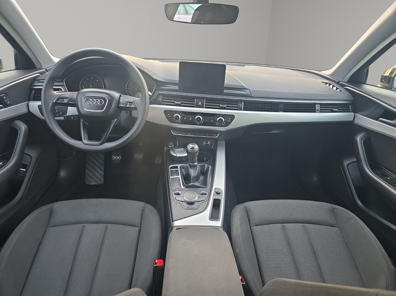 Fahrzeugabbildung Audi A4 Lim. basis/Bi-Xenon/Navi/SHZ/PDC