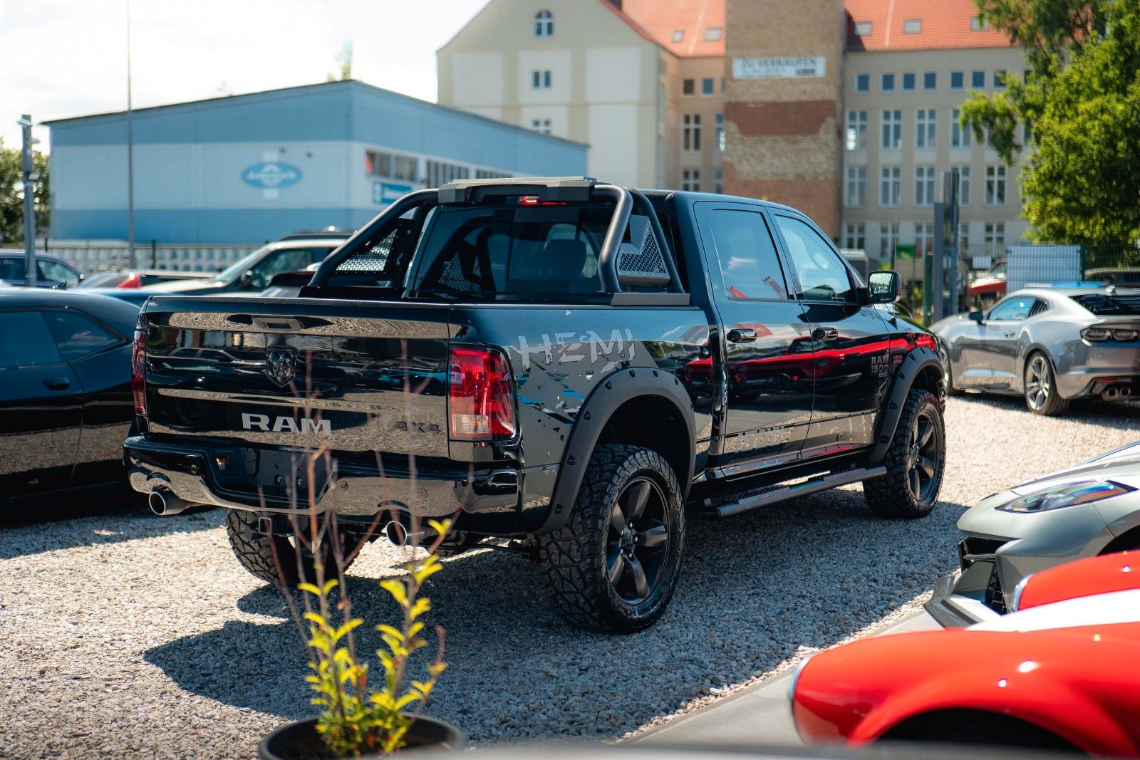 Fahrzeugabbildung Dodge RAM 5.7 V8 HEMI 4x4 OFFROAD Night-Paket *LED*AHK