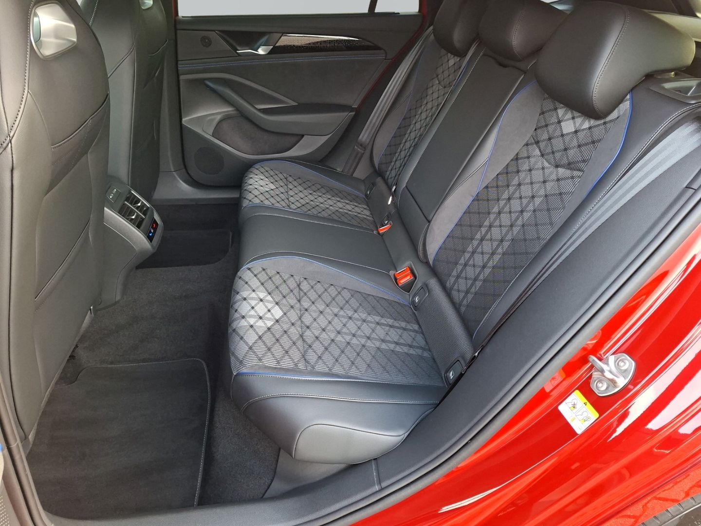 Passat Variant 1.5 eHybrid R-Line *Black Style*