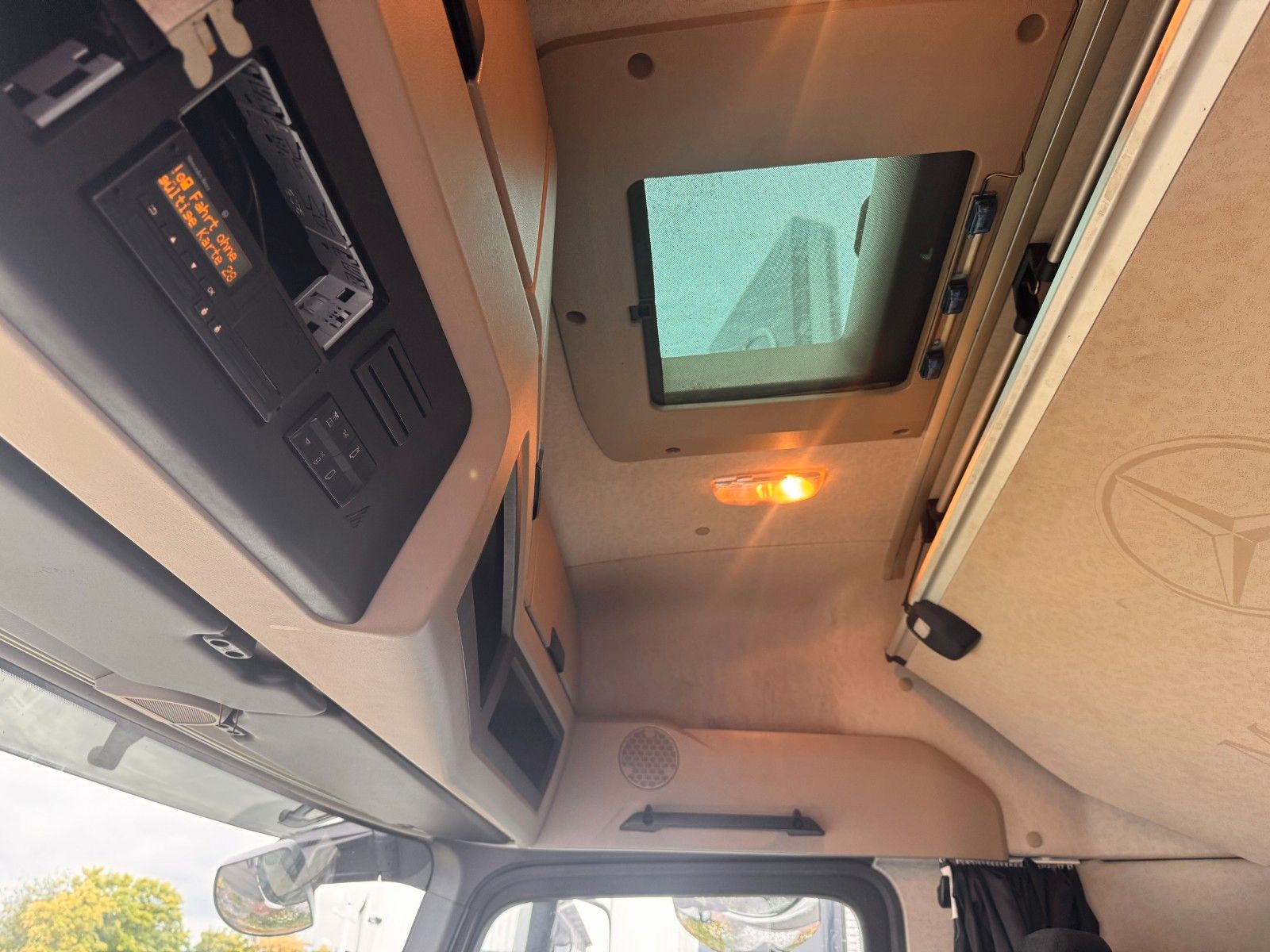 Fahrzeugabbildung Mercedes-Benz Actros 2542 LnR 6x2 Retarder Standklima