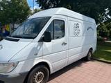 Mercedes-Benz Sprinter. Kleine Imbiss o Backwaren Verkauf - : Kleinbus, Klein