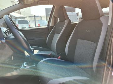 Toyota Yaris - 10