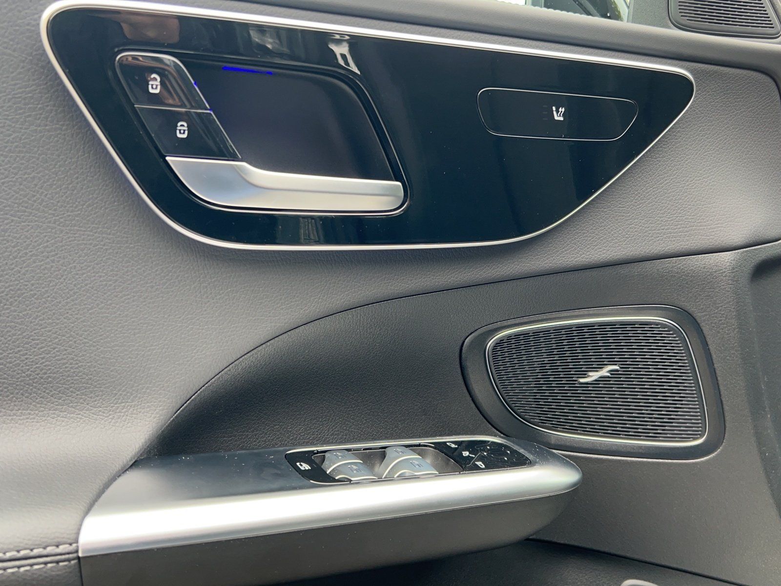 Fahrzeugabbildung Mercedes-Benz C 220 d T+AMG-Line+AHK+DISTRONIC+Kamera+Soundsys