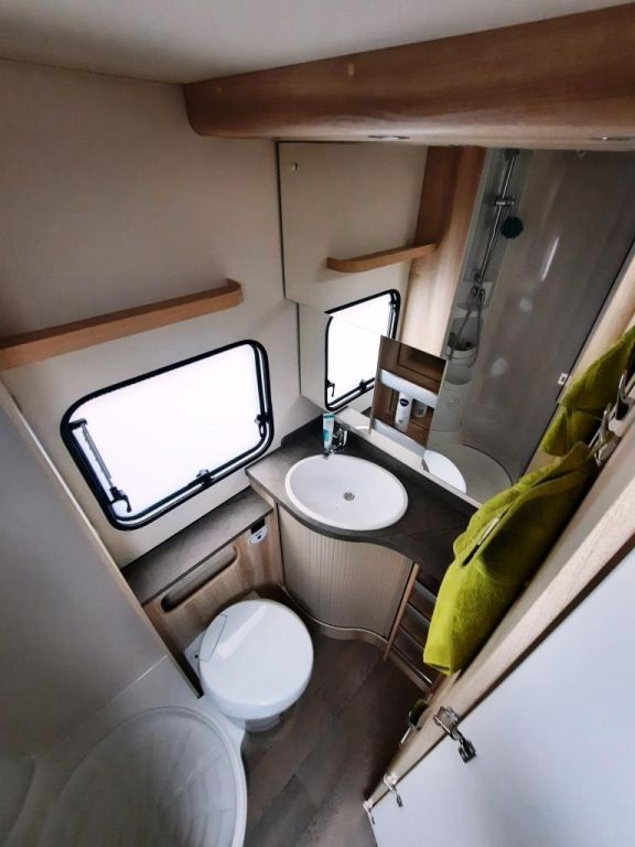 Fahrzeugabbildung Hobby De Luxe 545 KMF Verfüg./Auflastung 2.000 Kg